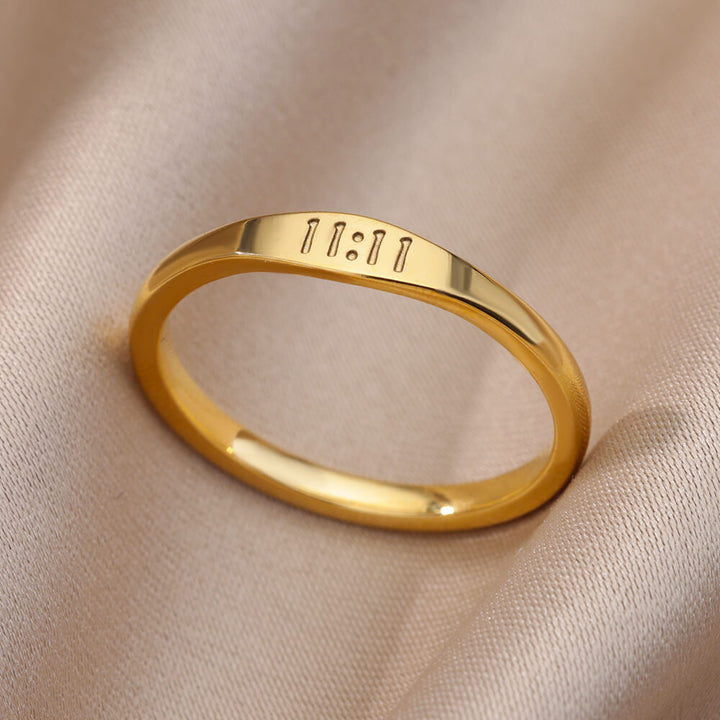 Minimalistischer Edelstahlring mit '11:11' Gravur