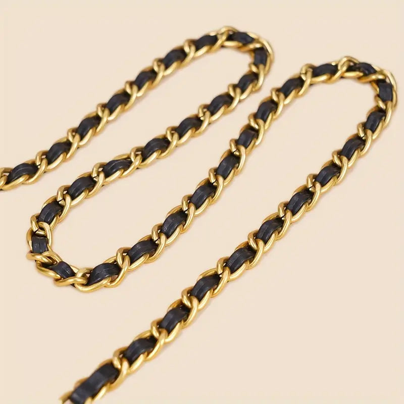 Elegante gesteppte Mini-Tasche mit verstellbarer Goldkette