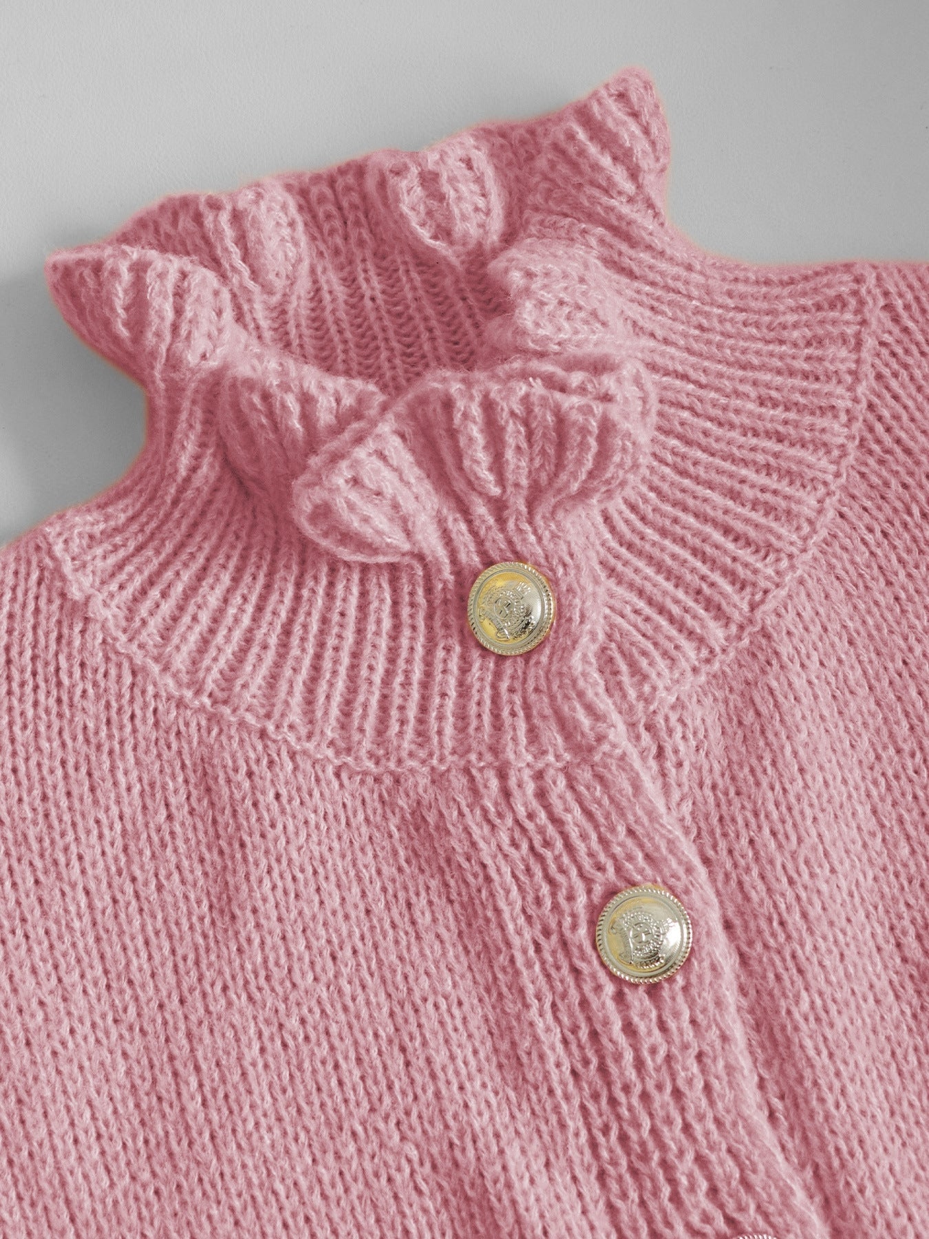 Ruffle Pearl Knit Cardigan | Cardigan mit Perlenknöpfen