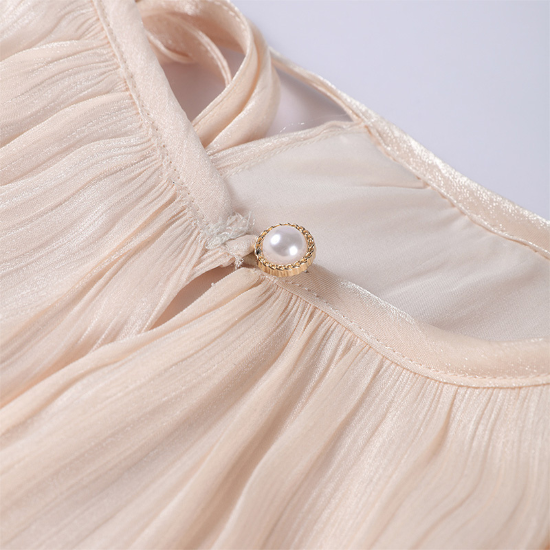 Alaia Elegance – Fließendes Kleid mit langen Ärmeln