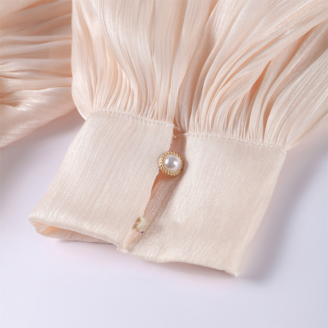 Alaia Elegance – Fließendes Kleid mit langen Ärmeln